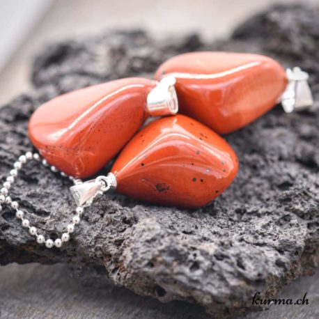 Pendentif Jaspe Rouge avec boucle en argent - N°11676-1 disponible dans la boutique en ligne. Kûrma ton magasin de pierres semi-précieuses en Suisse