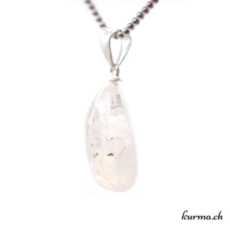 Pendentif Labradorite Blanche avec boucle en argent - N°11681.3-2 disponible dans la boutique en ligne. Kûrma ton magasin de pierres semi-précieuses en Suisse