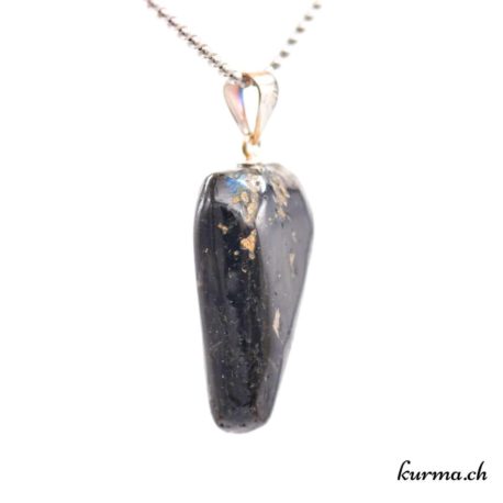 Pendentif Nuumite avec boucle en argent - N°11698.2-2 disponible dans la boutique en ligne. Kûrma ton magasin de pierres semi-précieuses en Suisse