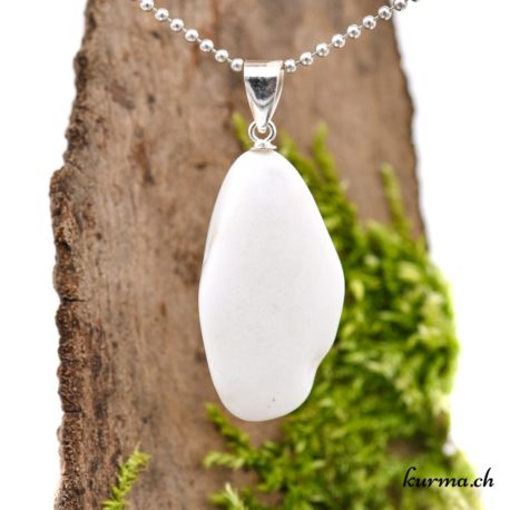 Pendentif Opale Blanche ''Milk Opale'' avec boucle en argent - N°11705.3-1 disponible dans la boutique en ligne. Kûrma ta boutique Suisse de pendentifs en pierre avec bélière en argent 925.
