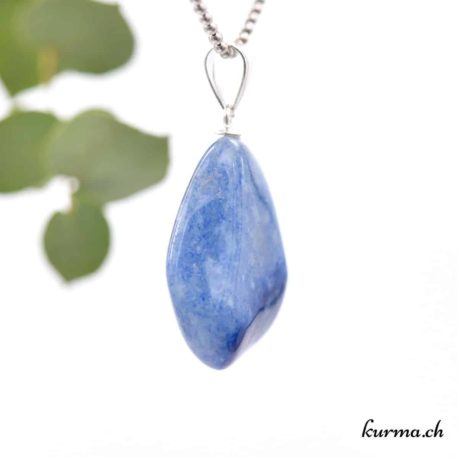 Pendentif Quartz Bleu avec boucle en argent - N°11722.2-2 disponible dans la boutique en ligne. Kûrma ton magasin de pierres semi-précieuses en Suisse
