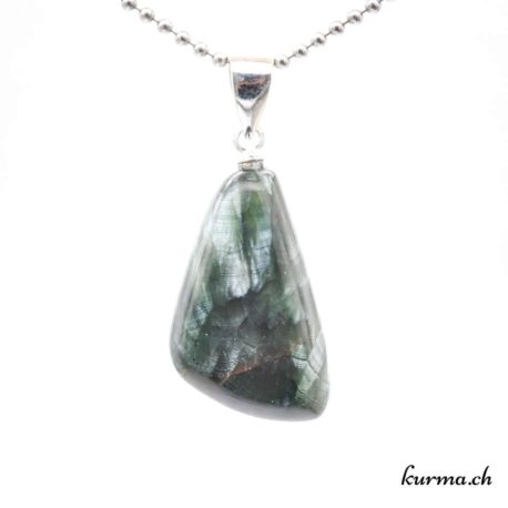 Pendentif Seraphinite Clinochlore avec boucle en argent - N°11740.3-1 disponible dans la boutique en ligne. Kûrma ton magasin de pierres semi-précieuses en Suisse