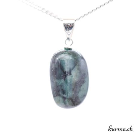 Pendentif Smaragdite - ''Emeraude'' avec boucle en argent - N°11743.3-2 disponible dans la boutique en ligne. Kûrma ton magasin de pierres semi-précieuses en Suisse