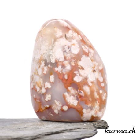 Menhir Agate Fleur - N°9710.1-3 disponible dans la boutique en ligne Kûrma. Votre boutique de pierre semi-précieuse en suisse