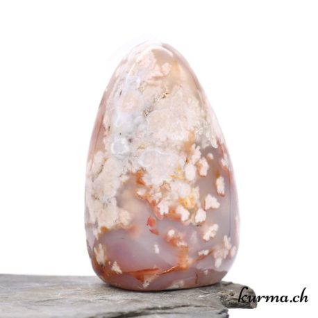 Menhir Agate Fleur - N°9710.1-4 disponible dans la boutique en ligne Kûrma. Votre boutique de pierre semi-précieuse en suisse