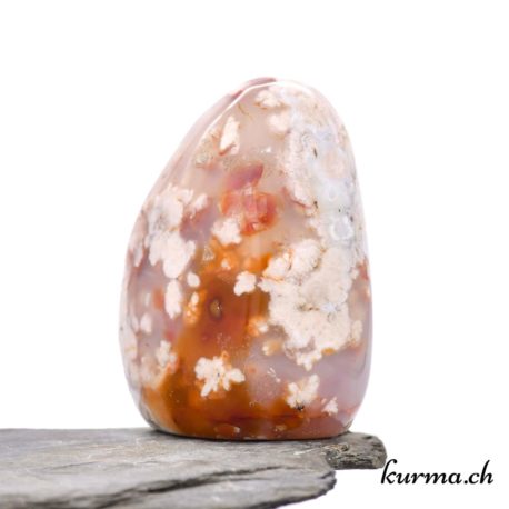 Menhir Agate Fleur - N°9710.1-5 disponible dans la boutique en ligne Kûrma. Votre boutique de pierre semi-précieuse en suisse
