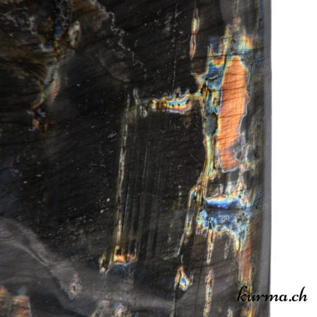 Menhir Labradorite - N°5206.2-7 disponible dans la boutique en ligne Kûrma. Votre boutique de pierre semi-précieuse en suisse