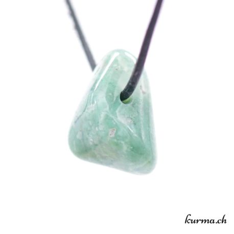 Pendentif Calcédoine Verte Plasma - N°11782.3-2 disponible dans la boutique en ligne Kûrma. Votre magasin de pendentif en pierre naturels suisse