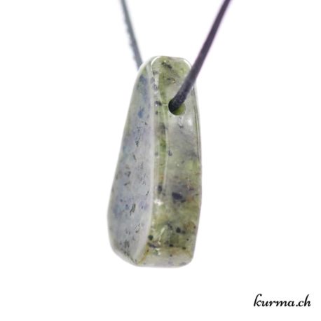 Pendentif Diopside - N°8458.2-2 disponible dans la boutique en ligne Kûrma. Votre magasin de pendentif en pierre naturels suisse