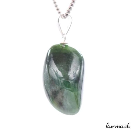 Pendentif Jade Néphrite avec boucle en argent - N°8067.7-3 disponible dans la boutique en ligne Kûrma. Votre boutique de pierre semi-précieuse en suisse