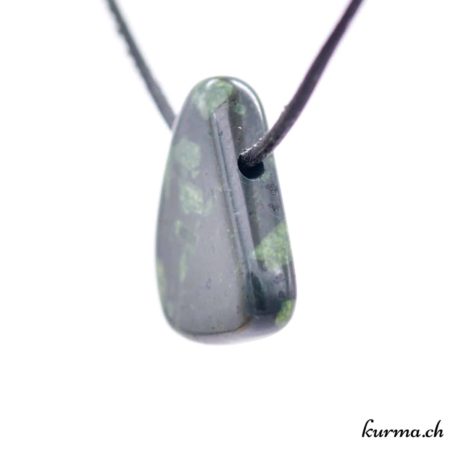 Pendentif Porphyre - N°7270.2-2 disponible dans la boutique en ligne Kûrma. Votre magasin de pendentif en pierre naturels suisse