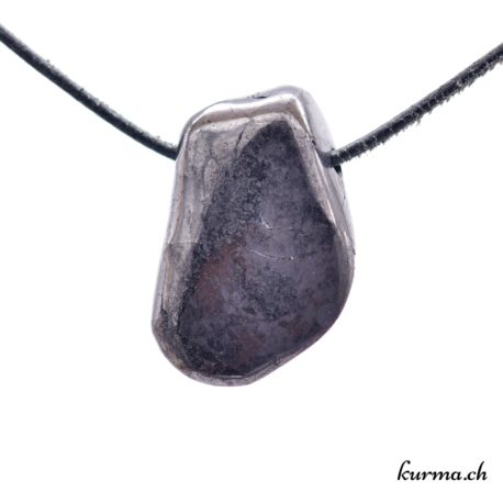 Pendentif Shungite - N°8486.5-2 disponible dans la boutique en ligne Kûrma. Votre magasin de pendentif en pierre naturels suisse