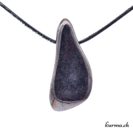 Pendentif Shungite - N°8486.7-1 disponible dans la boutique en ligne Kûrma. Votre magasin de pendentif en pierre naturels suisse