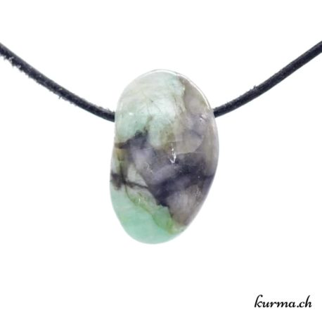 Pendentif Smaragdite - N°11790.1-1 disponible dans la boutique en ligne Kûrma. Votre magasin de pendentif en pierre naturels suisse