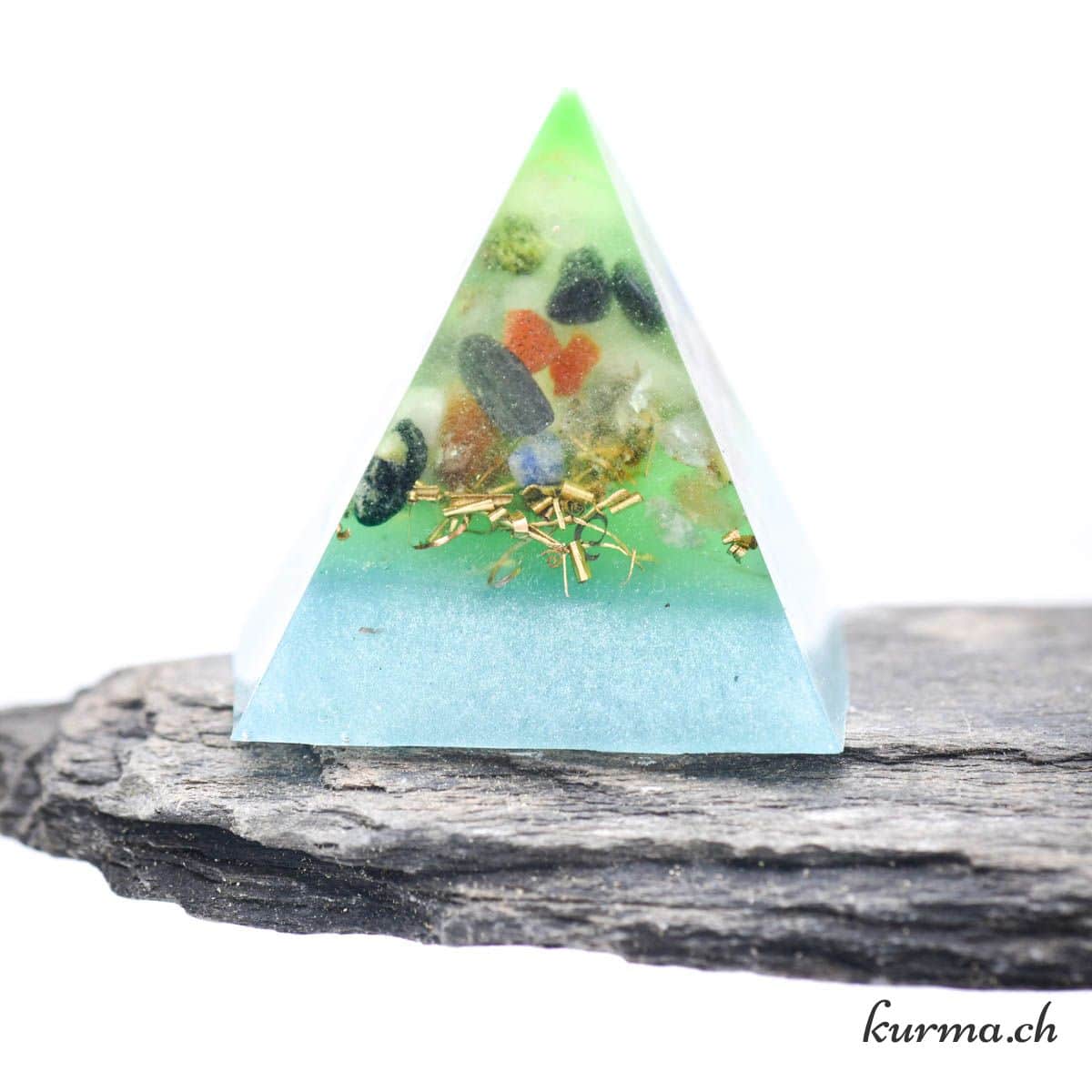 Pyramide en Orgonite 4cm en résine naturelle phosphorescente • Kurma.ch — free download