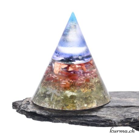 Orgonite Pyramide 6cm Résine naturelle - N°12957.1-1 disponible dans la boutique en ligne Kûrma. Votre magasin de pierre et minéraux en suisse