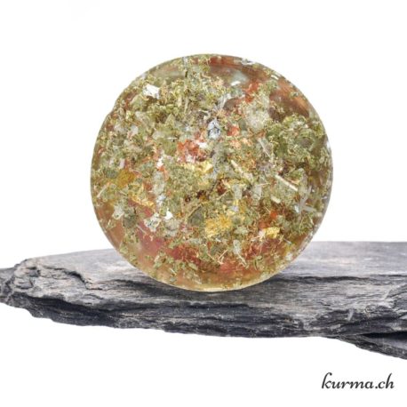 Orgonite Pyramide 6cm Résine naturelle - N°12957.1-3 disponible dans la boutique en ligne Kûrma. Votre magasin de pierre et minéraux en suisse