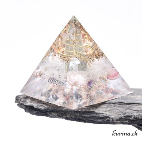 Orgonite Pyramide 6cm Résine naturelle - N°12951.2-1 disponible dans la boutique en ligne Kûrma. Votre magasin de pierre et minéraux en suisse