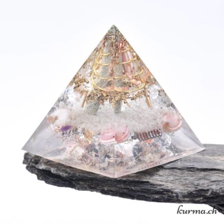 Orgonite Pyramide 6cm Résine naturelle - N°12951.2-2 disponible dans la boutique en ligne Kûrma. Votre magasin de pierre et minéraux en suisse