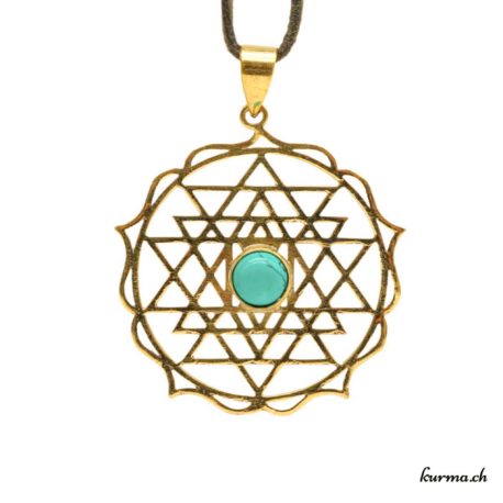 Achetez ce pendentif en laiton directement dans la boutique en ligne Kûrma. Chaque pièce est sélectionnée avec la plus grande minutie. Kûrma est une boutique spécialisée dans des pierres de qualité directement importer depuis les artisans lapidaires.