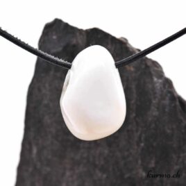 Opale blanche 'Milk Opale' - Pendentif en pierre percée