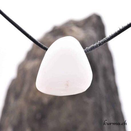 Opale blanche 'Milk Opale' - Pendentif en pierre percée