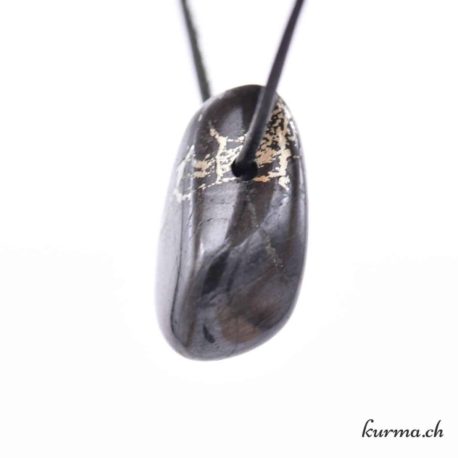 Pendentif Pyrite sur Ardoise - Nº7259.7-2 disponible dans la boutique en ligne Kûrma. Votre magasin de pierre et minéraux en suisse