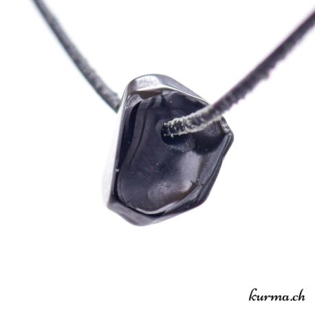Pendentif Spinelle Noire  - N°8489.6-2 disponible dans la boutique en ligne Kûrma. Votre magasin de pendentif en pierre naturels suisse