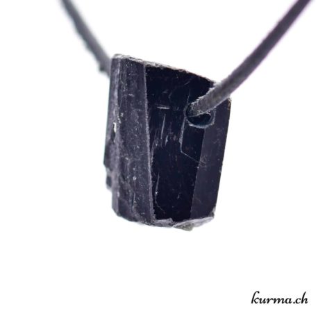 Pendentif Tourmaline Noire Cristal - N°5829.1-2 disponible dans la boutique en ligne Kûrma. Votre magasin de pendentif en pierre naturels suisse