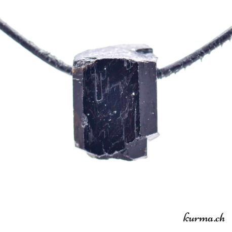 Pendentif Tourmaline Noire Cristal - N°5829.1-3 disponible dans la boutique en ligne Kûrma. Votre magasin de pendentif en pierre naturels suisse