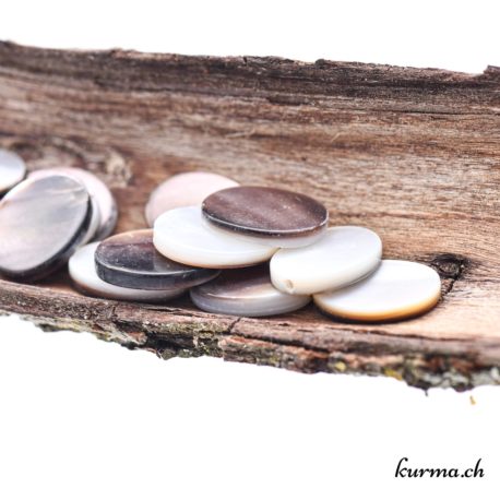 Perle Coquille de Perle Noire Ovale plate 12x16mm - Nº12013-2 disponible dans la boutique en ligne Kûrma. Votre bijouterie Suisse en ligne.