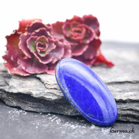 Cabochon Lapis Lazuli - N°3026.4 disponible dans la boutique en ligne Kûrma. Votre magasin de pierre semi-présieuse pour la bijouterie
