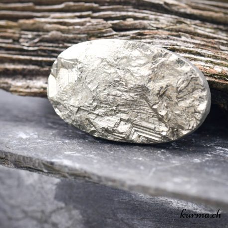 Cabochon Pyrite 1-2 brute - N°3014.2 disponible dans la boutique en ligne Kûrma. Votre magasin de pierre semi-présieuse pour la bijouterie