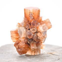 Minéraux brutes cristalisés