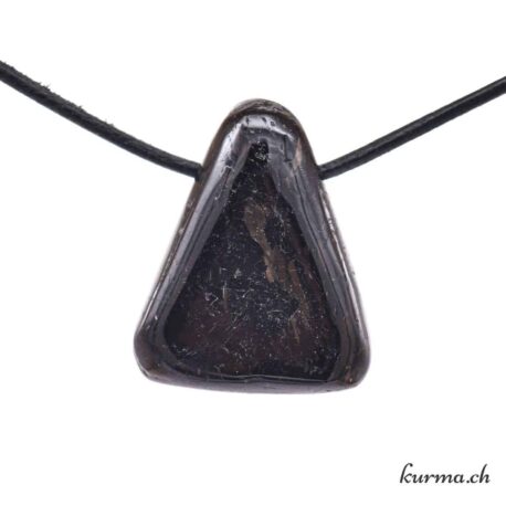 Nuummite - Gioiello di pietra forata