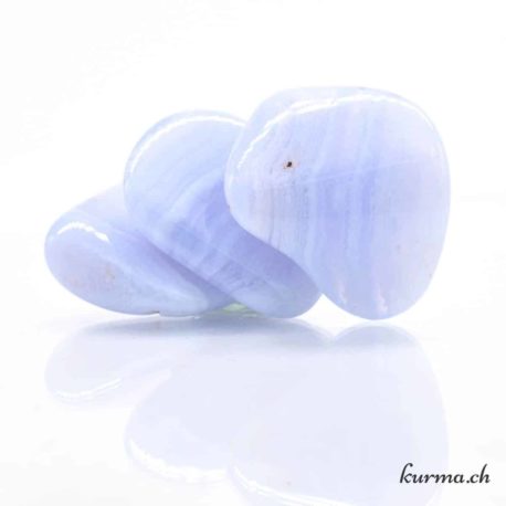 Pierre Roulée Calcédoine Bleue M - N°5471.5-1 disponible dans la boutique en ligne Kûrma. Votre magasin de pierre et minéraux en suisse