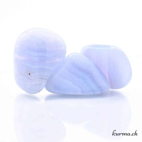 Pierre Roulée Calcédoine Bleue M - N°5471.5-3 disponible dans la boutique en ligne Kûrma. Votre magasin de pierre et minéraux en suisse