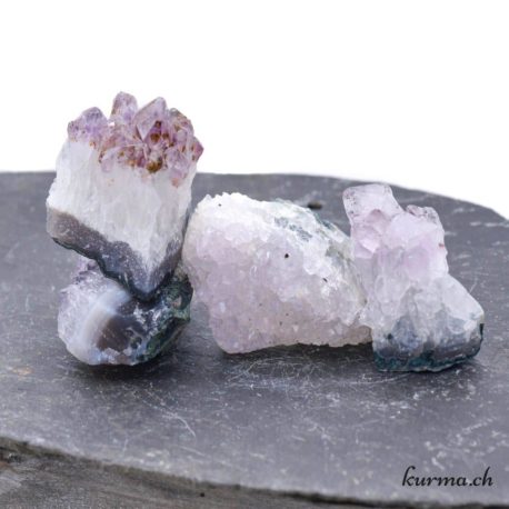 Minéraux Améthyste lot 2- N°-2 disponible dans la boutique en ligne Kûrma. Votre magasin de pierre et minéraux en suisse