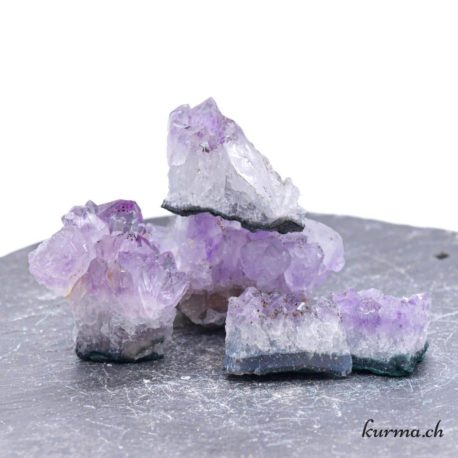 Minéraux Améthyste lot 4- N°-1 disponible dans la boutique en ligne Kûrma. Votre magasin de pierre et minéraux en suisse