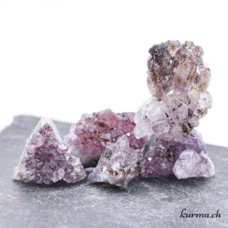 Minéraux Améthyste lot 6- N°-1 disponible dans la boutique en ligne Kûrma. Votre magasin de pierre et minéraux en suisse