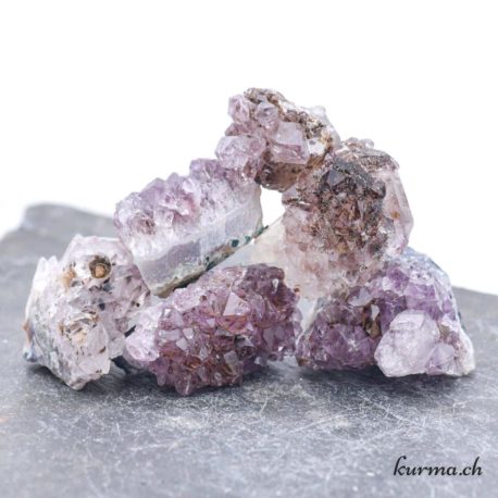 Minéraux Améthyste lot 6- N°-2 disponible dans la boutique en ligne Kûrma. Votre magasin de pierre et minéraux en suisse