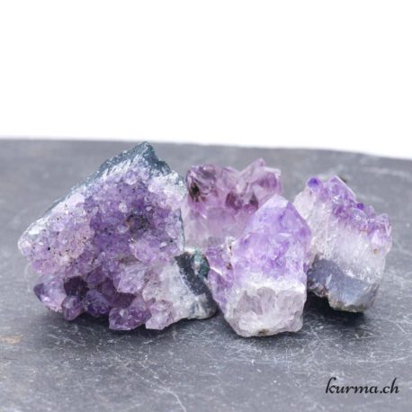 Minéraux Améthyste lot 7- N°-2 disponible dans la boutique en ligne Kûrma. Votre magasin de pierre et minéraux en suisse
