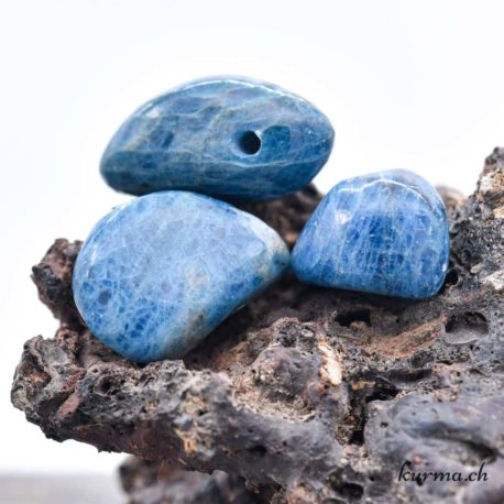 Pendentif en Apatite bleue pierre percée