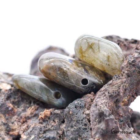 Pendentif Labradorite (c) - N°8709-3 disponible dans la boutique en ligne Kûrma. Votre magasin de pierre et minéraux en suisse