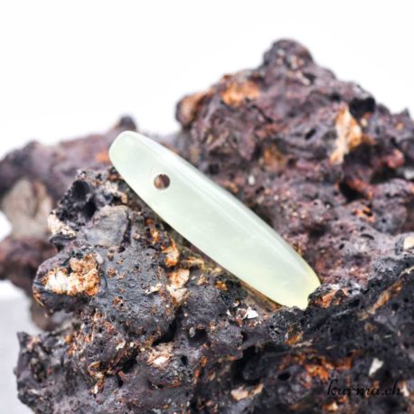 Pendentif Serpentine - Jade de Chine Ovale (g) - N°10286-2 disponible dans la boutique en ligne Kûrma. Votre magasin de pierre et minéraux en suisse