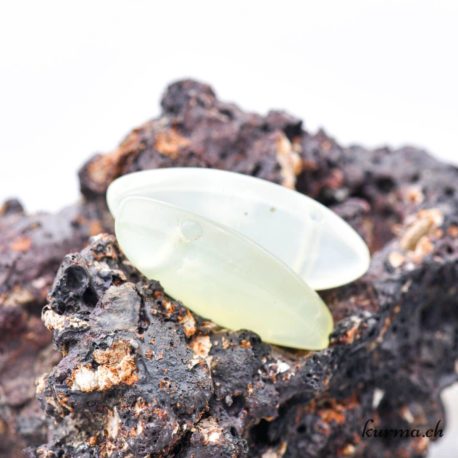 Pendentif Serpentine - Jade de Chine Ovale (g) - N°10286-3 disponible dans la boutique en ligne Kûrma. Votre magasin de pierre et minéraux en suisse