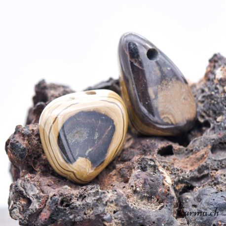 Pendentif Sphalérite avec Wurtzite (h) - N°13932-3 disponible dans la boutique en ligne Kûrma. Votre magasin de pierre et minéraux en suisse