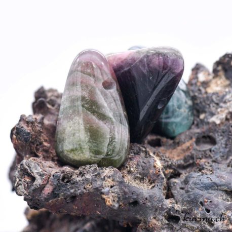 Pendentif Tourmaline multicolors (p) - N°13935-3 disponible dans la boutique en ligne Kûrma. Votre magasin de pierre et minéraux en suisse