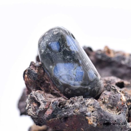 Pendentif Vulcanite (c) - N°8736-2 disponible dans la boutique en ligne Kûrma. Votre magasin de pierre et minéraux en suisse