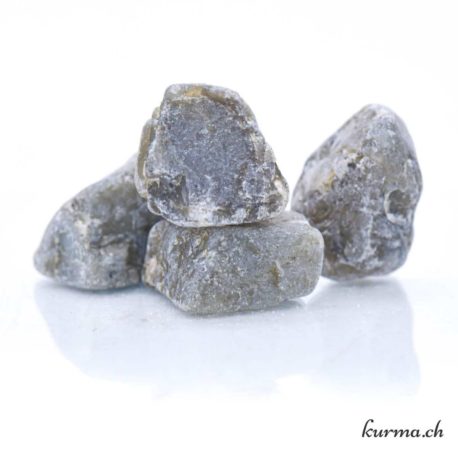 Pierre Brute Labradorite Arrondie S - N°14022.4-2 disponible dans la boutique en ligne Kûrma. Votre magasin de pierre et minéraux en suisse